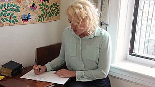 女神放飞自我，100%心动感觉，【anna102】，携手闺蜜，互相抚摸帮忙自慰，这超有感染力的笑容，大哥们要疯狂了